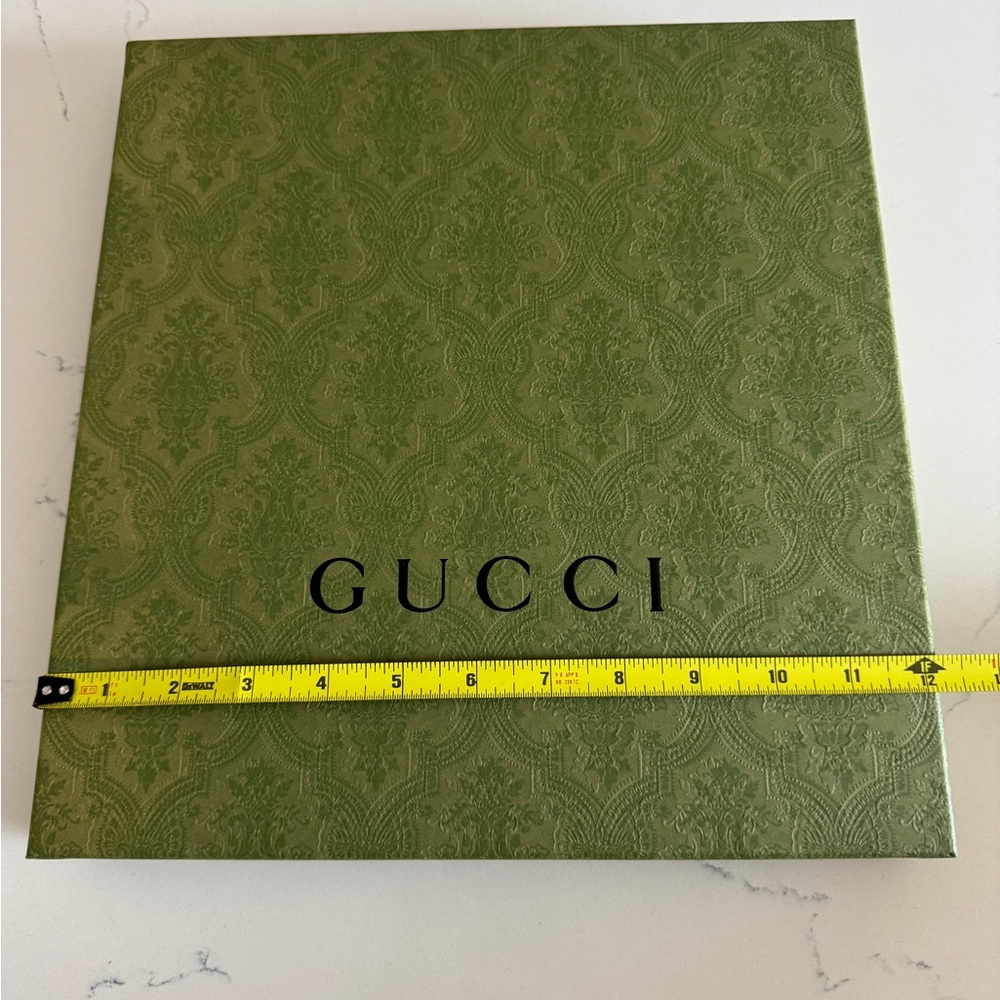 Gucci Green Gift Box- small indent at the inside top